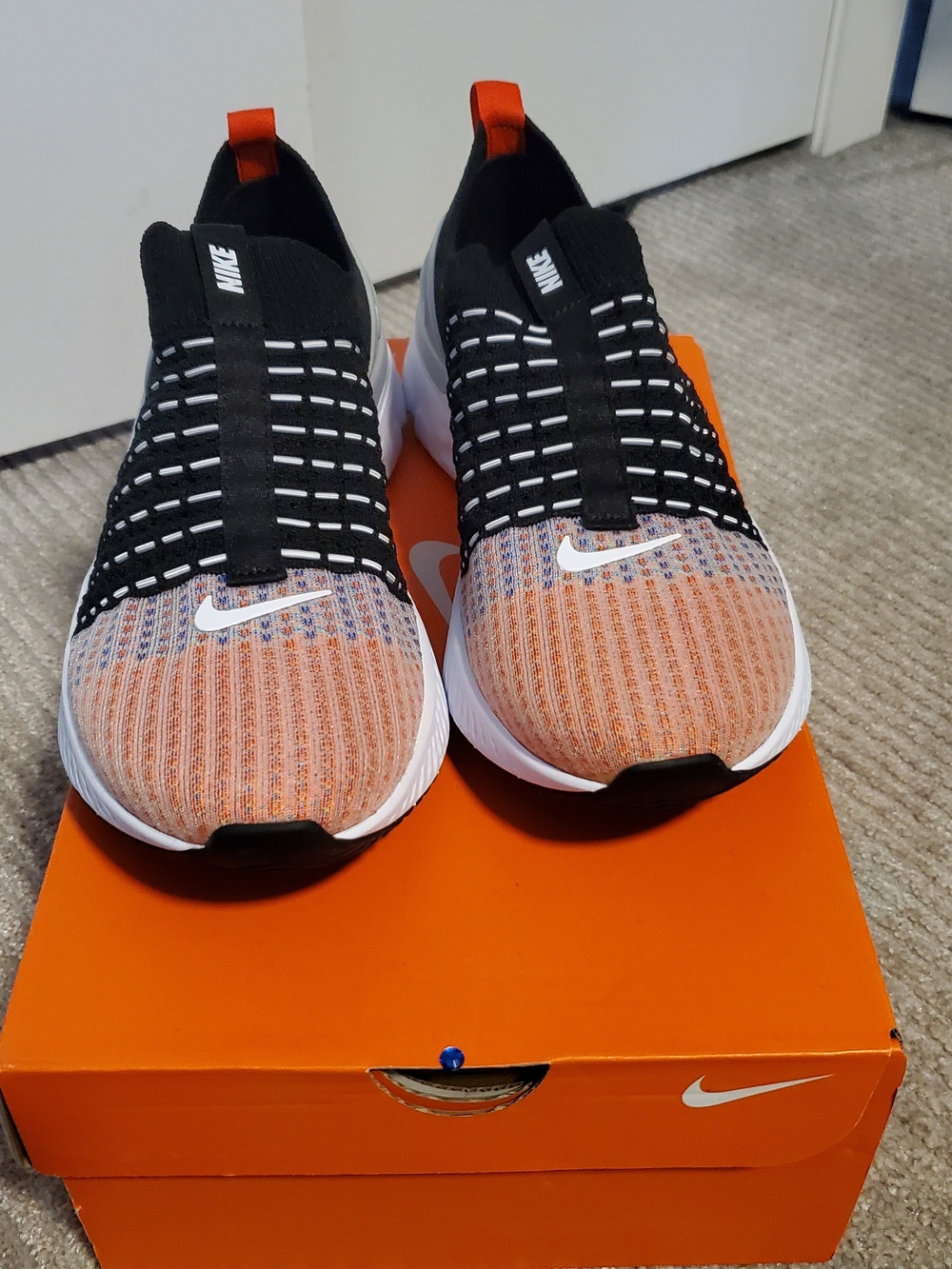 Nike REACT PHANTOM RUN Women's sneakers, Brand New , Size 9.